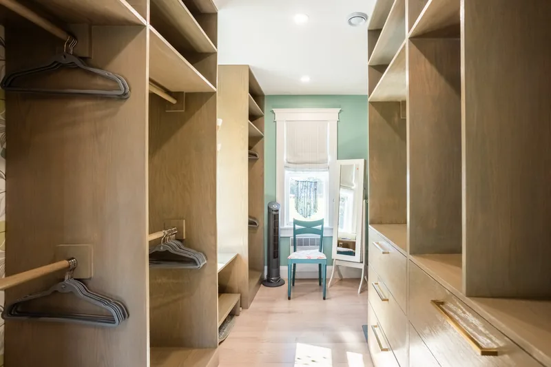 Walk-in closet