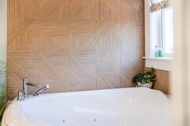 Bathtub and tiled wall